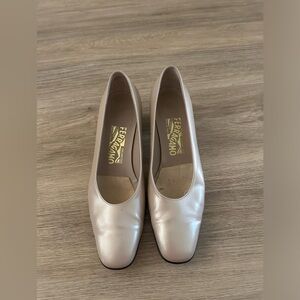 Salvatore Ferragamo Beige Pumps Vintage